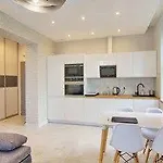 In - Bandurskiego Apartamento