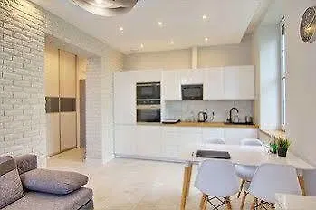 In - Bandurskiego Apartment